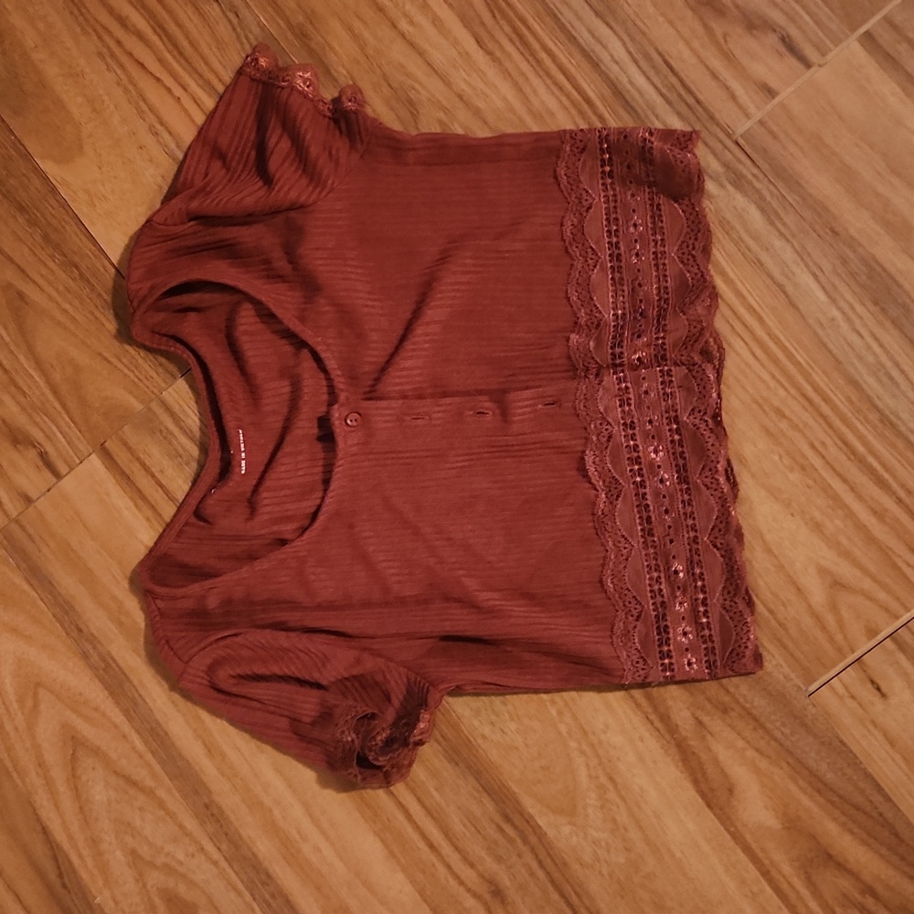 Burgundy Croppedbutton up